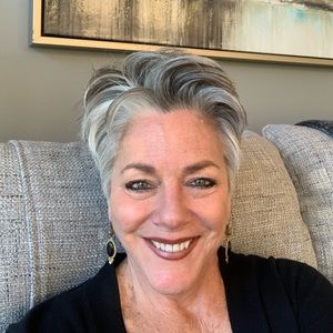 Meet your Posher, Laurie